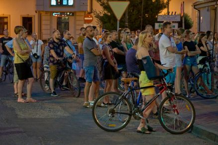 "Muzyka łączy pokolenia" - Teatr ES - VI Letniego Festiwalu pod muralem