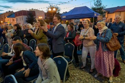 Ni pies, ni wydra, coś na kształt miłości - II Teatralne Spotkania pod muralem 