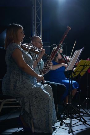 Spektakl "Poper" na scenie Teatralnych Spotkań pod muralem