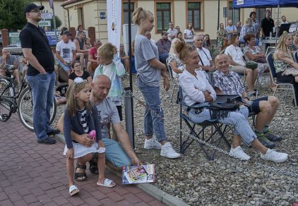 Kantata na cztery skrzydła na scenie Teatralnych Spotkań pod muralem