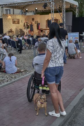 Kantata na cztery skrzydła na scenie Teatralnych Spotkań pod muralem