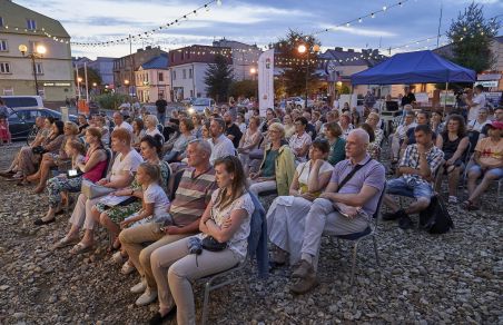 Kantata na cztery skrzydła na scenie Teatralnych Spotkań pod muralem