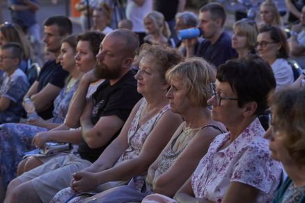 Kantata na cztery skrzydła na scenie Teatralnych Spotkań pod muralem