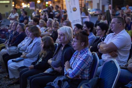 Pieśni i ballady Bułata Okudżawy na scenie V Letniego Festiwalu pod muralem