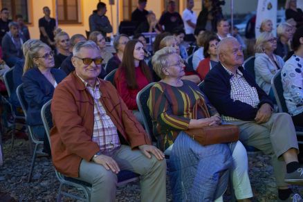 Pieśni i ballady Bułata Okudżawy na scenie V Letniego Festiwalu pod muralem