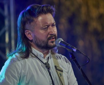 Pieśni i ballady Bułata Okudżawy na scenie V Letniego Festiwalu pod muralem