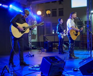 Pieśni i ballady Bułata Okudżawy na scenie V Letniego Festiwalu pod muralem