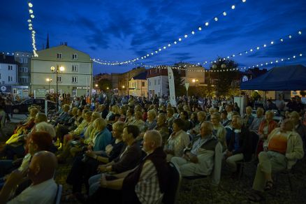 Pieśni i ballady Bułata Okudżawy na scenie V Letniego Festiwalu pod muralem