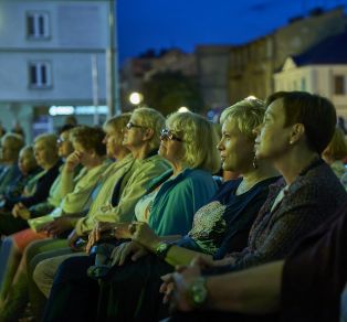 Pieśni i ballady Bułata Okudżawy na scenie V Letniego Festiwalu pod muralem