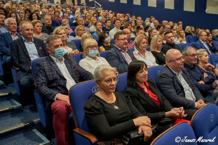 Inauguracja Ogólnopolskiego Festiwalu Teatrów "Sztuka plus Komercja" - Premiera spektaklu "La Bombe"