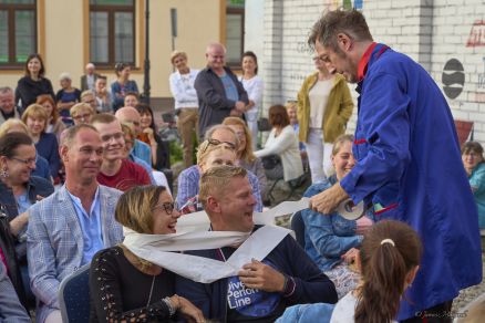 Wieczór bardzo komediowy - II Teatralne Spotkania pod muralem