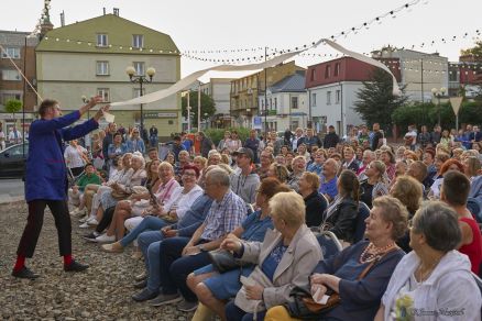 Wieczór bardzo komediowy - II Teatralne Spotkania pod muralem