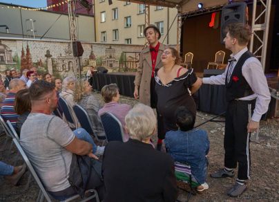 Wieczór bardzo komediowy - II Teatralne Spotkania pod muralem