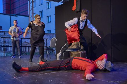 Wieczór bardzo komediowy - II Teatralne Spotkania pod muralem