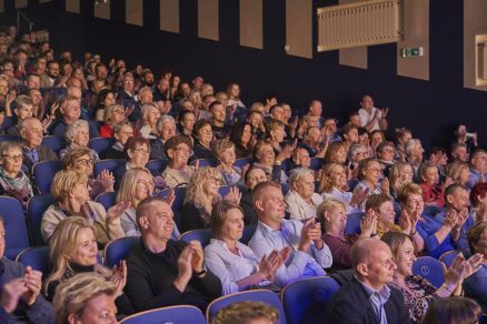 Inauguracja X OFT "Sztuka plus Komercja" - spektakl "Metoda na wnuczka"