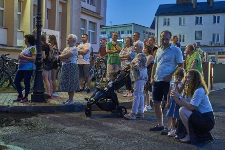 Zespół Route 66 na scenie V Letniego Festiwalu pod muralem