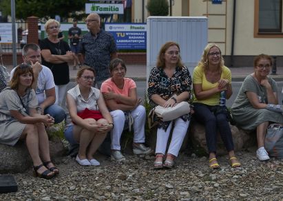 Spektakl "Poper" na scenie Teatralnych Spotkań pod muralem