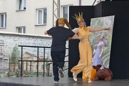 Spektakl "Zamieszanie" w ramach II Teatralnych spotkań pod muralem