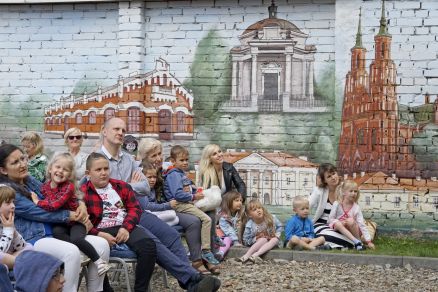 Spektakl "Zamieszanie" w ramach II Teatralnych spotkań pod muralem