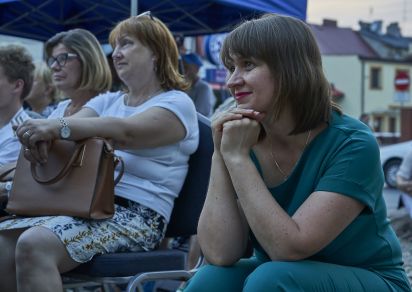 Spektakl "Poper" na scenie Teatralnych Spotkań pod muralem