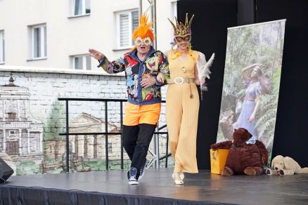 Spektakl "Zamieszanie" w ramach II Teatralnych spotkań pod muralem