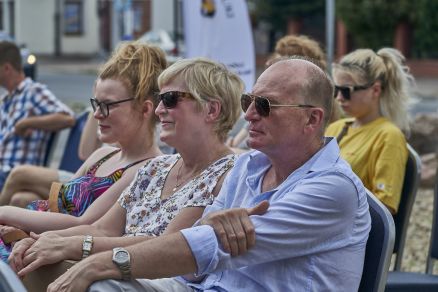 "W oczy mi patrz - Recital Samanty" na scenie Teatralnych Spotkań pod muralem